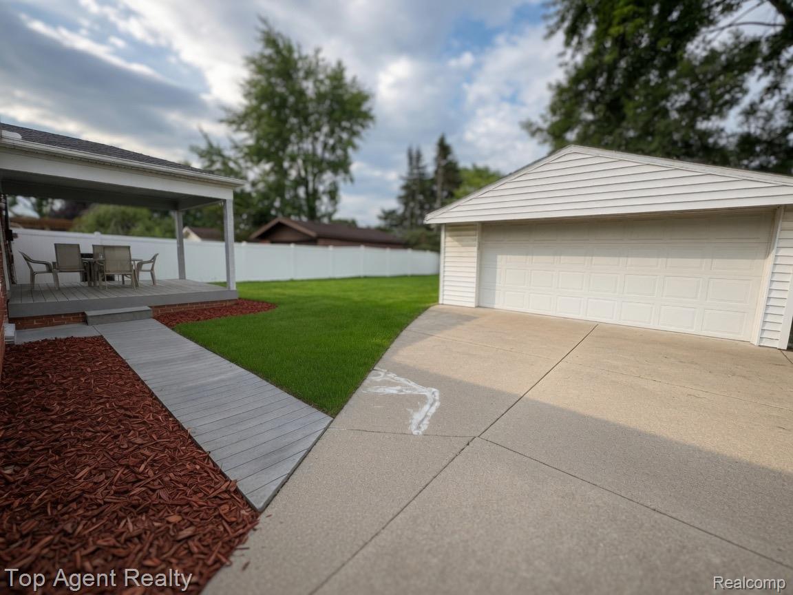 4436 Buckingham Drive Property Photo 3