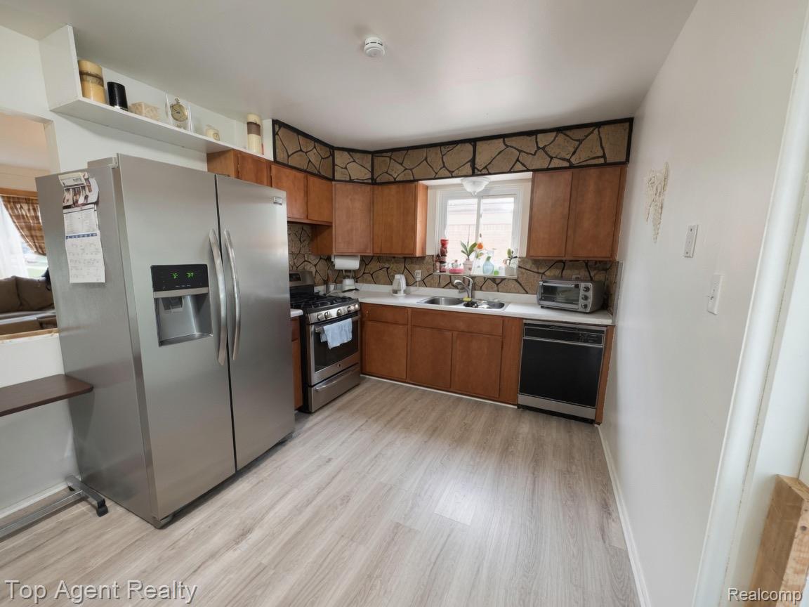4436 Buckingham Drive Property Photo 6