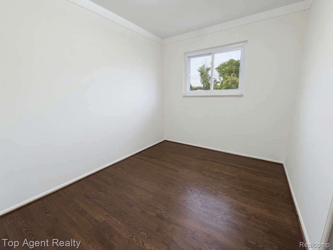 4436 Buckingham Drive Property Photo 8