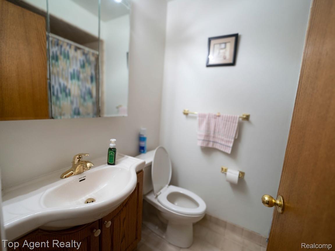 4436 Buckingham Drive Property Photo 9