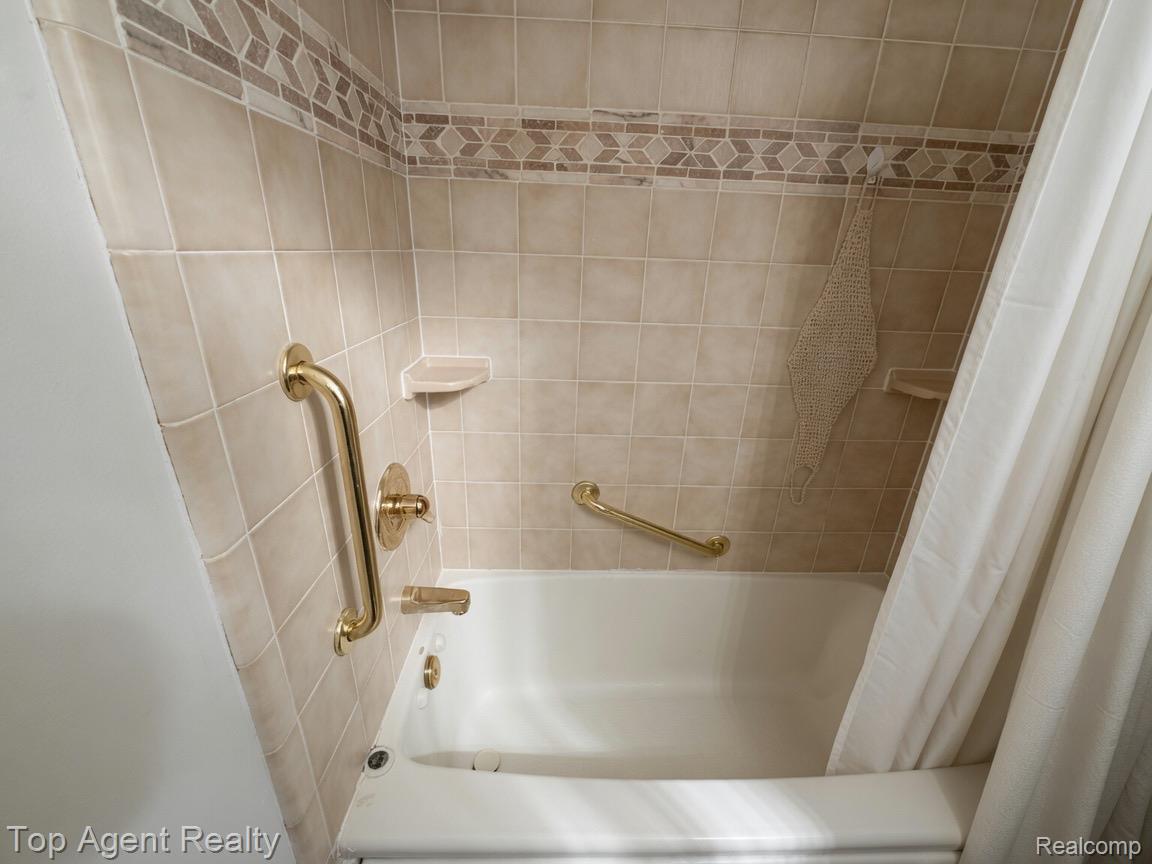 4436 Buckingham Drive Property Photo 10