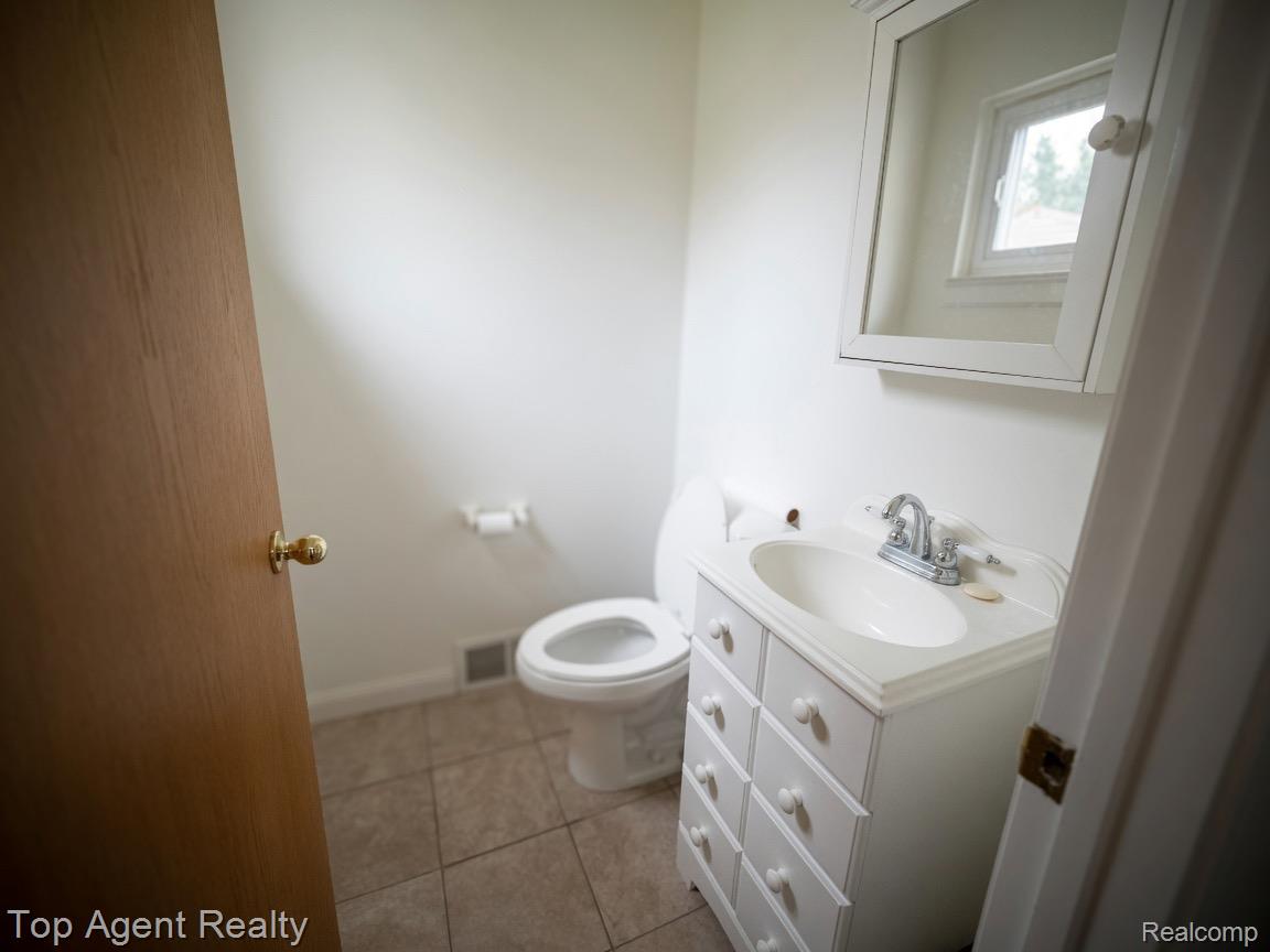 4436 Buckingham Drive Property Photo 13