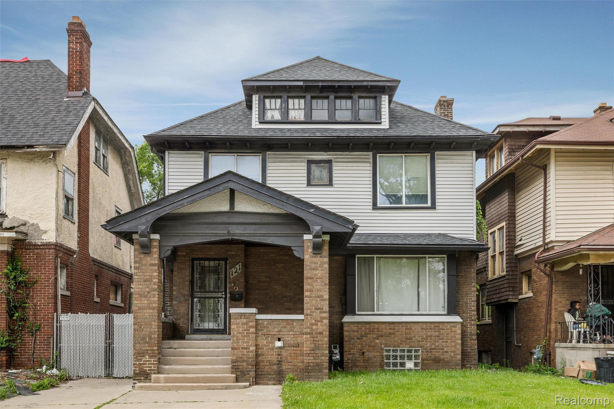 121 Colorado Street Property Photo 2