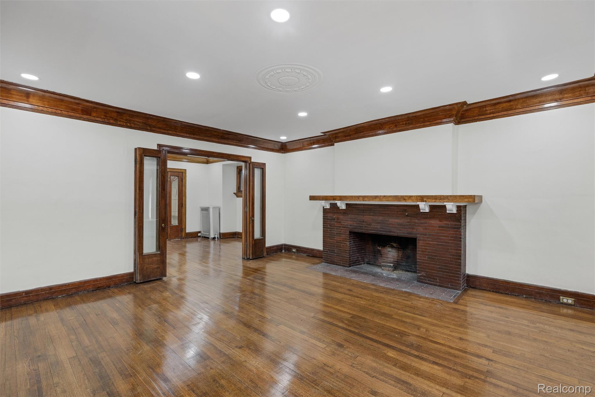 121 Colorado Street Property Photo 7