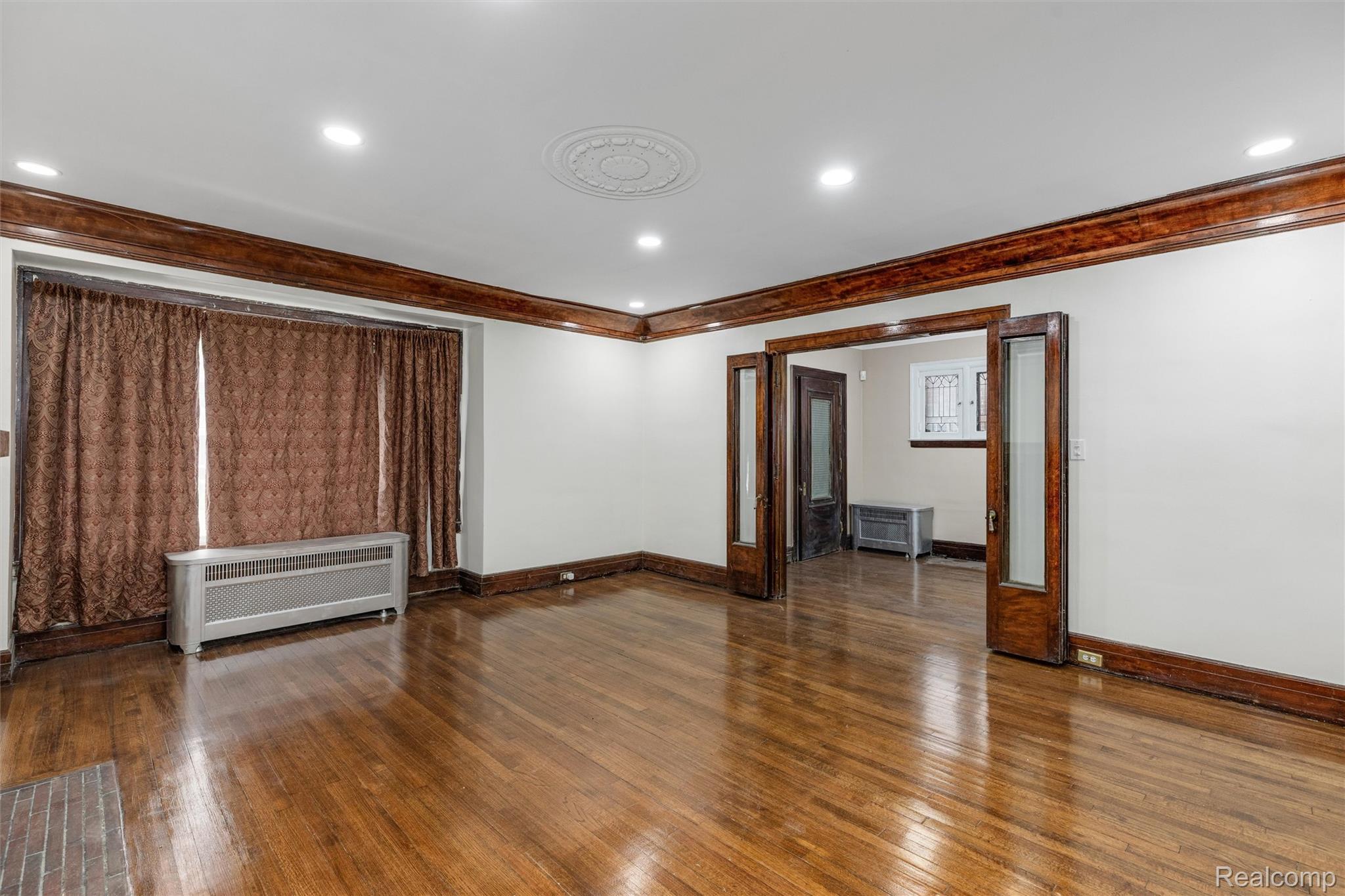 121 Colorado Street Property Photo 8