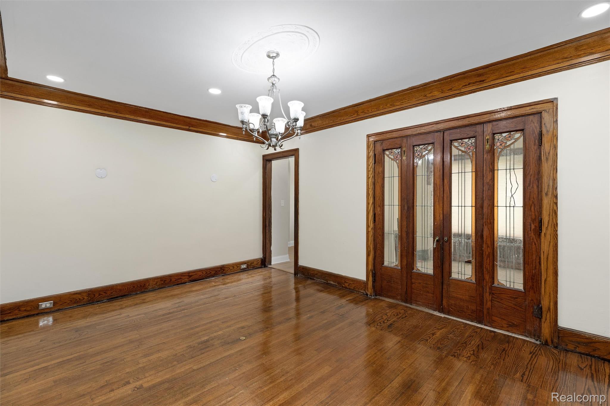 121 Colorado Street Property Photo 9