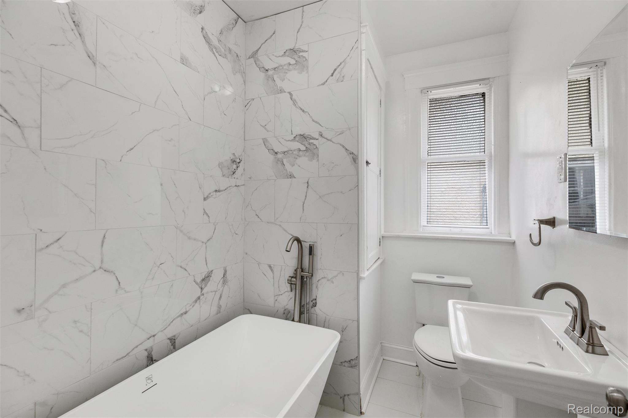 121 Colorado Street Property Photo 18