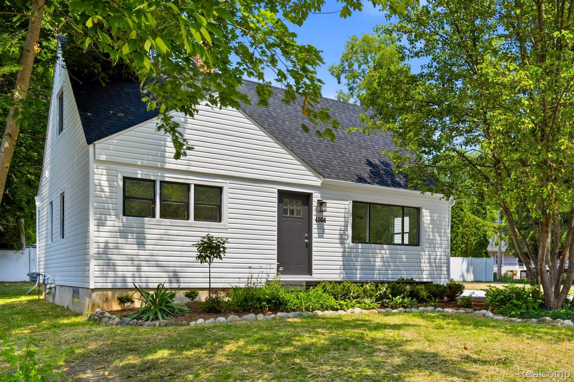 4166 Grayton Drive Property Photo 3