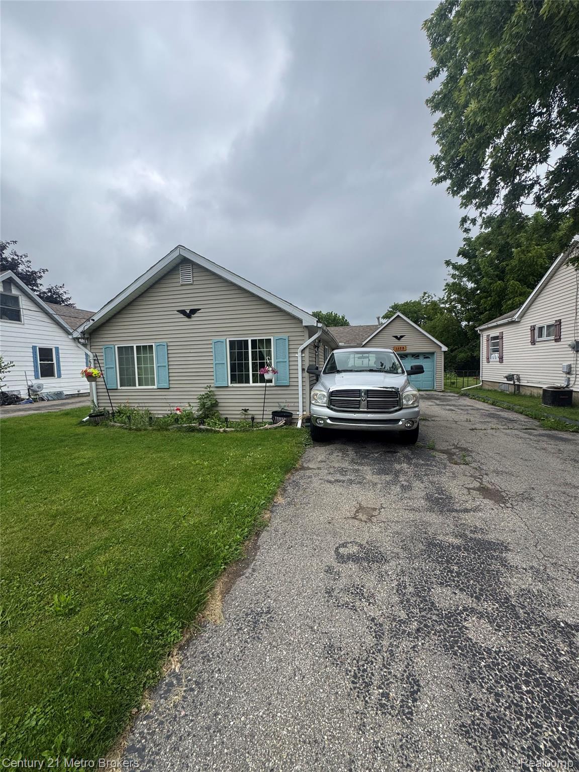 1128 W Parkwood Avenue Property Photo 1