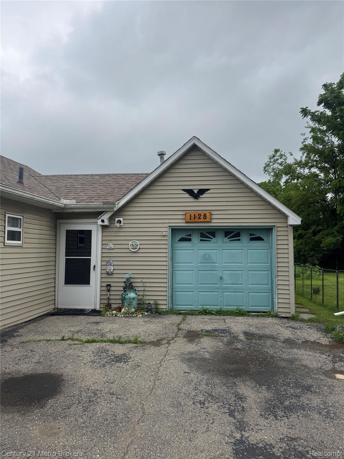 1128 W Parkwood Avenue Property Photo 3