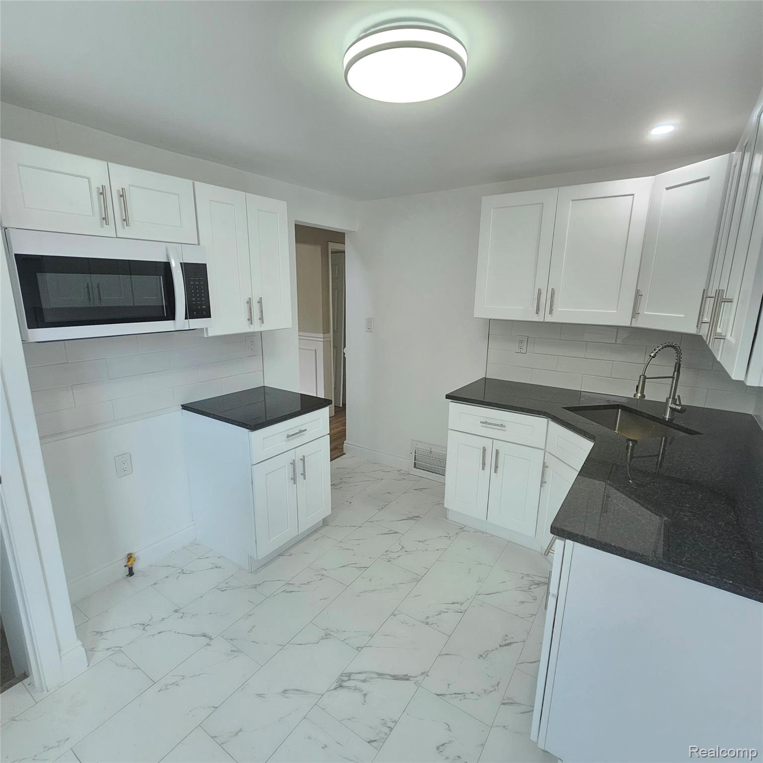 5157 Niagara Street Property Photo 6