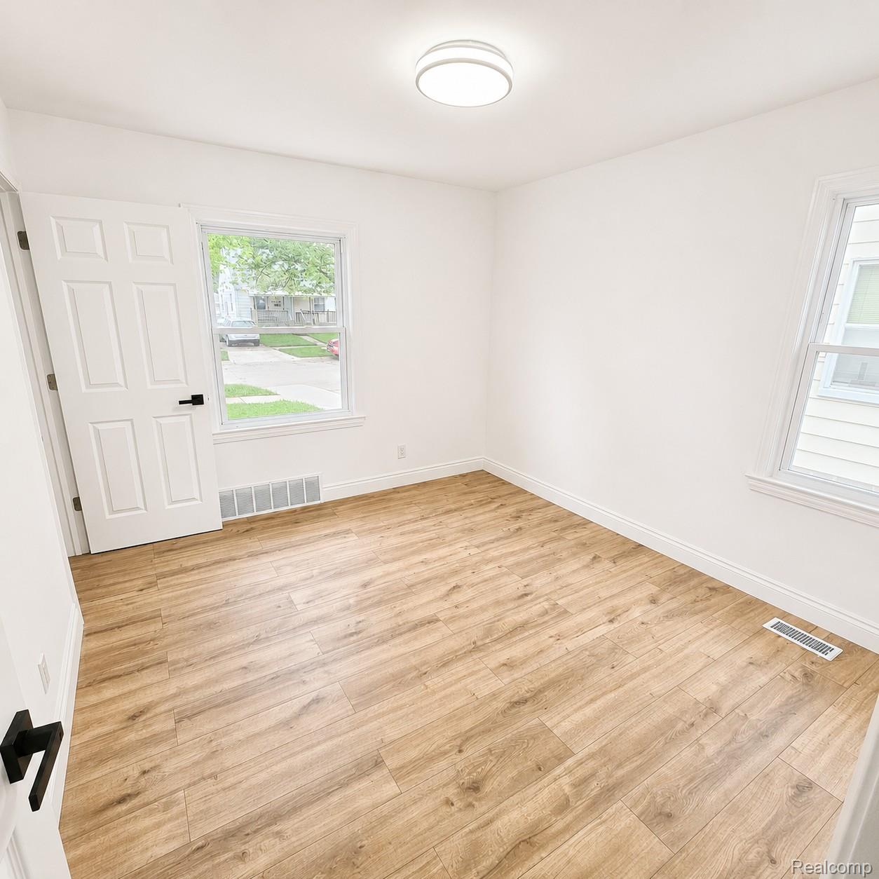 5157 Niagara Street Property Photo 15