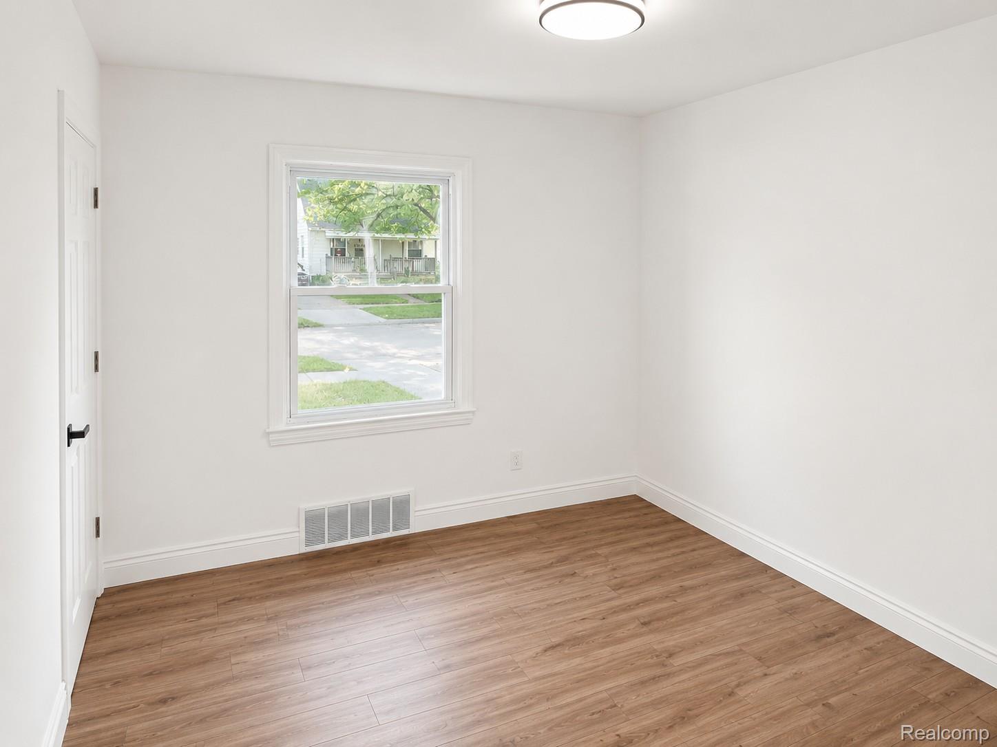 5157 Niagara Street Property Photo 16