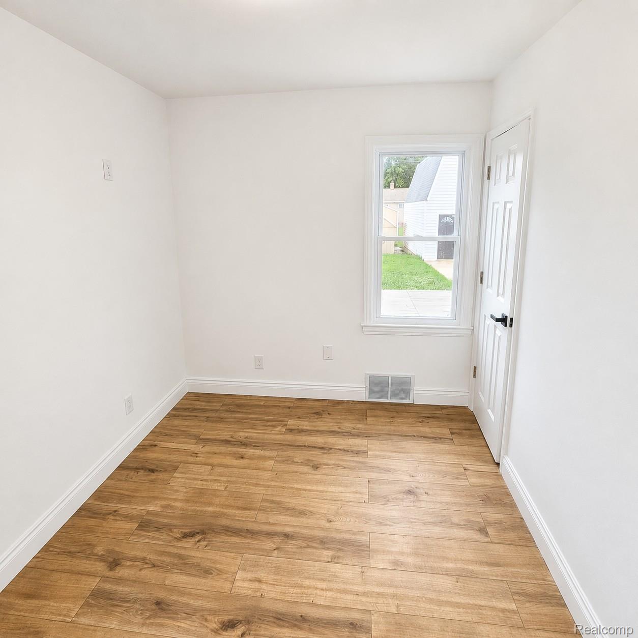 5157 Niagara Street Property Photo 21