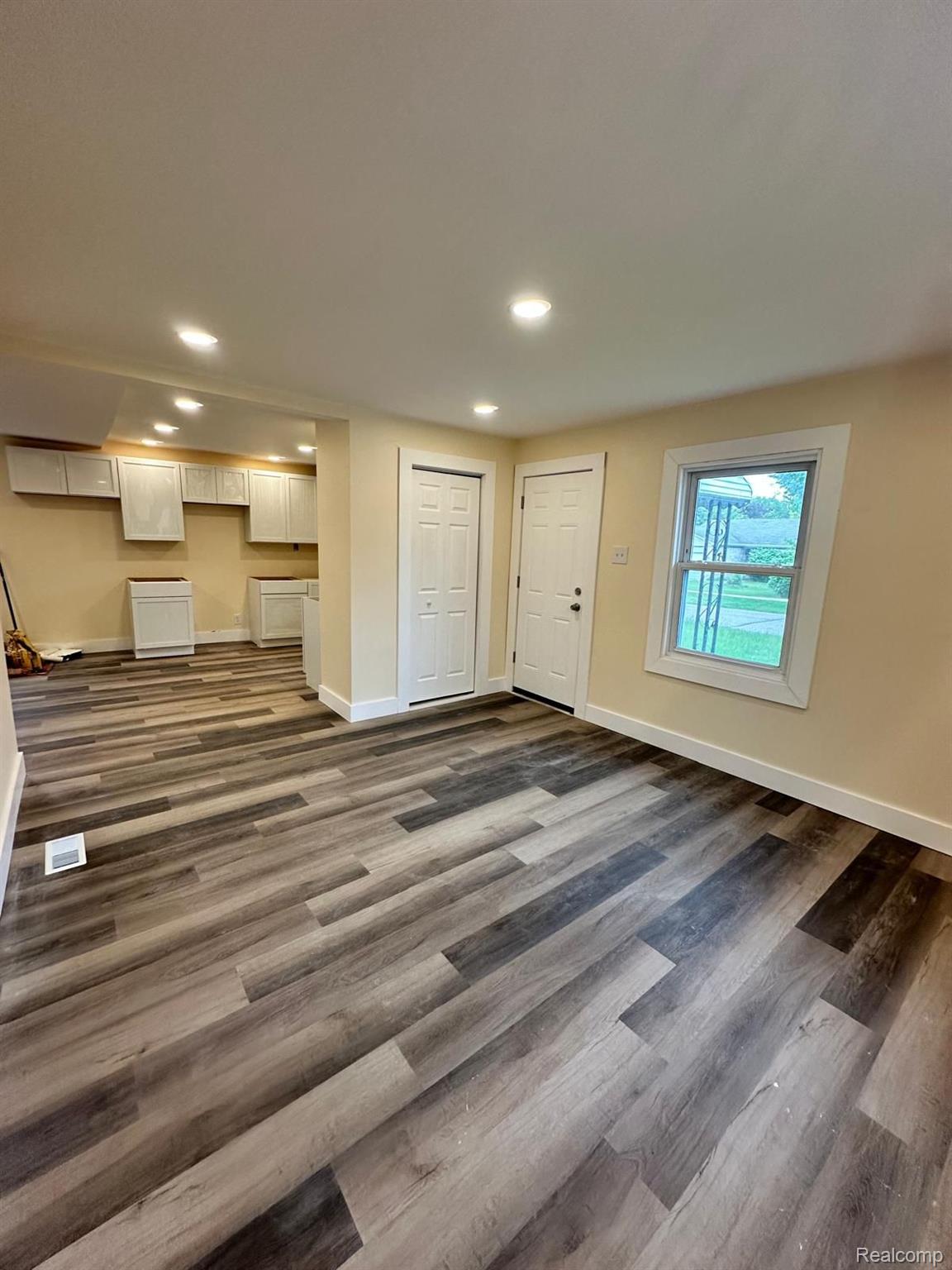 71 Biltmore Drive Property Photo 2