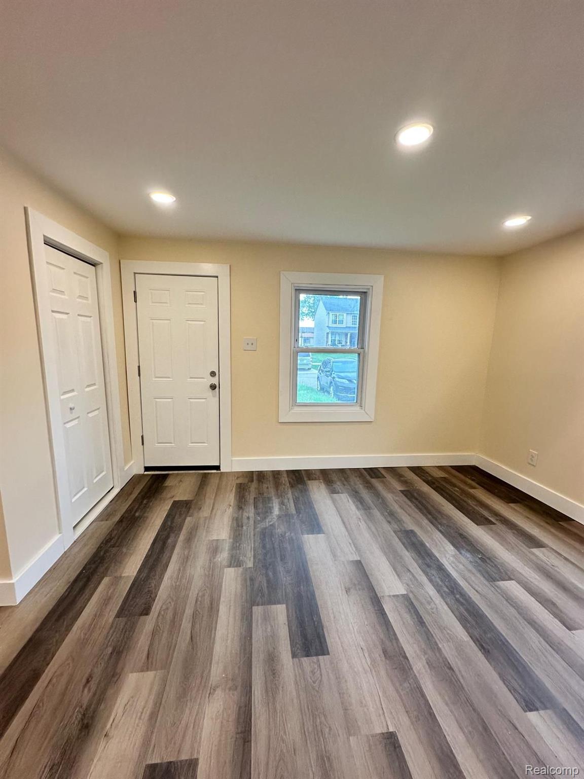 71 Biltmore Drive Property Photo 6
