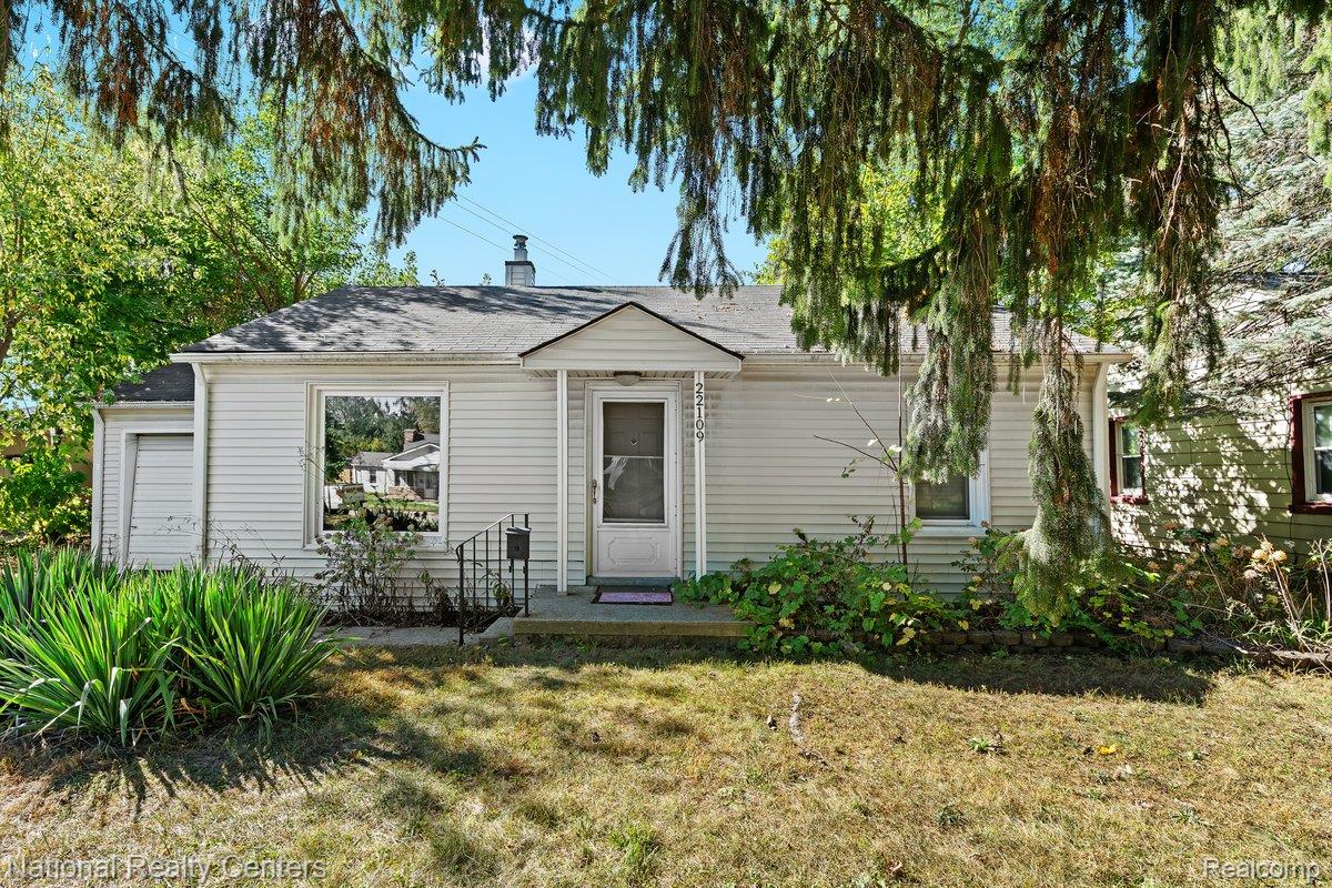 22109 Hawthorne Street Property Photo 1