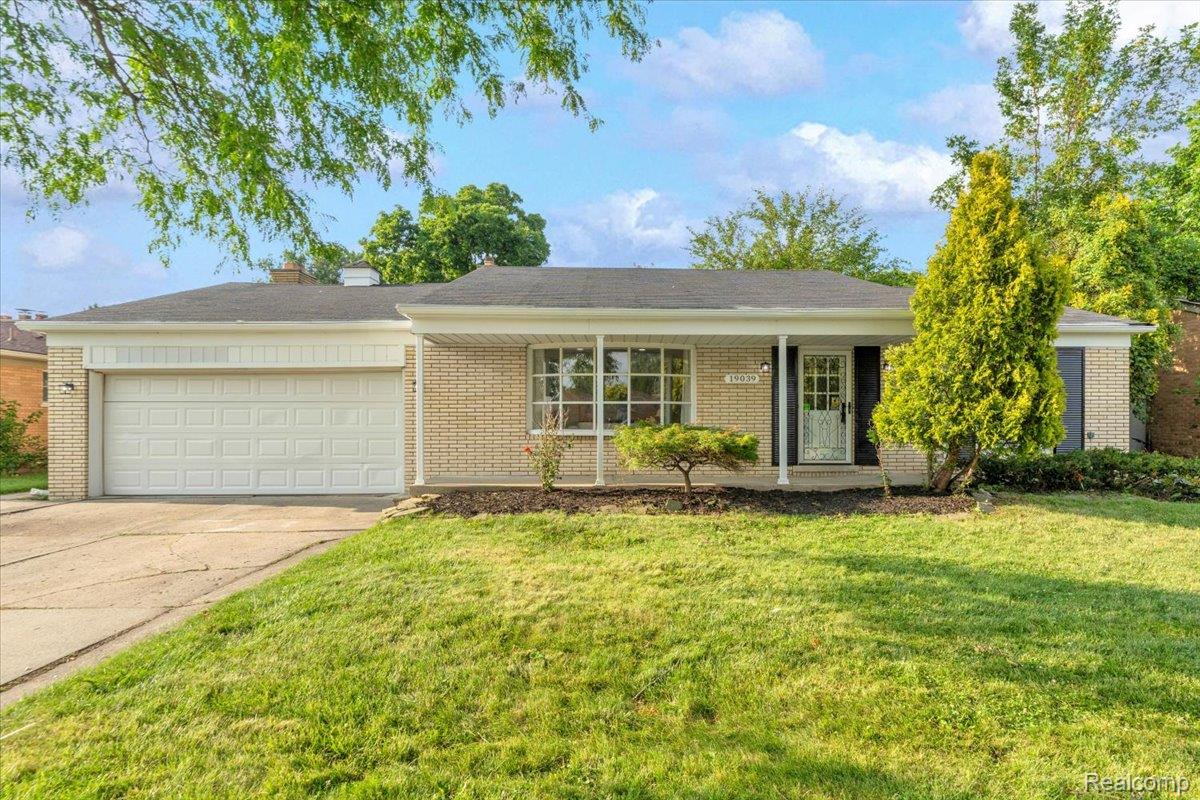19039 Elsmere Avenue Property Photo 2