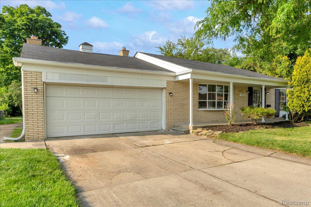 19039 Elsmere Avenue Property Photo 3
