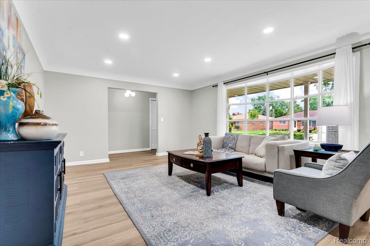 19039 Elsmere Avenue Property Photo 6