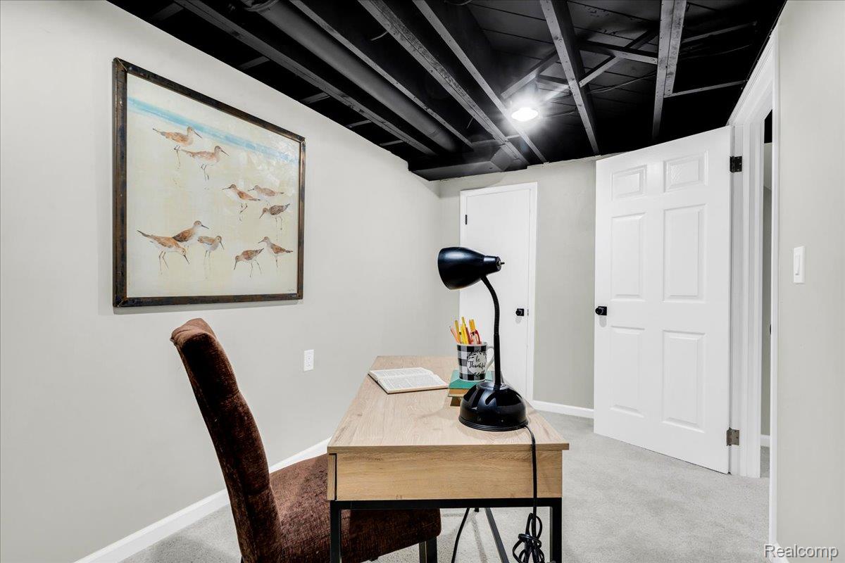 19039 Elsmere Avenue Property Photo 27
