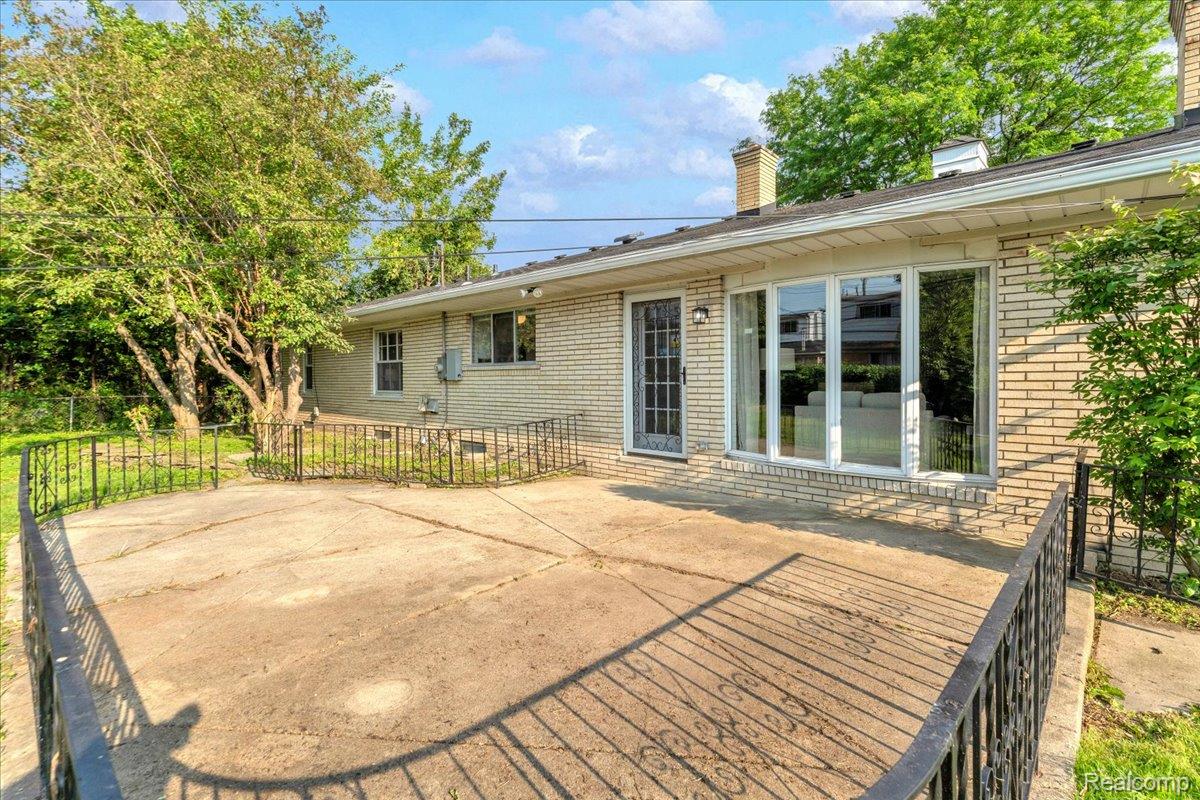 19039 Elsmere Avenue Property Photo 32