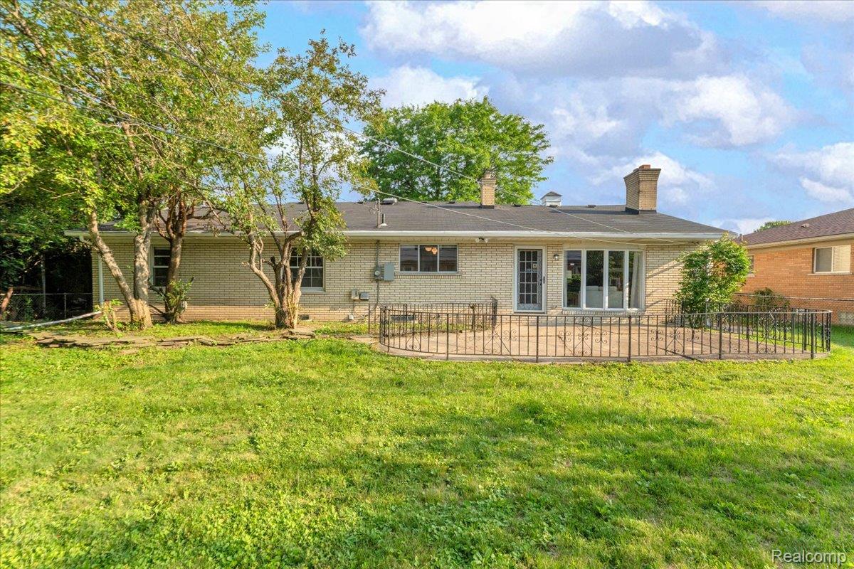 19039 Elsmere Avenue Property Photo 33
