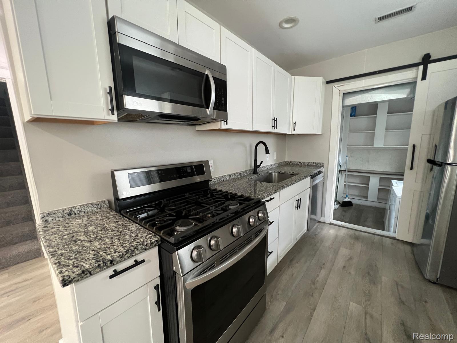 5694 Robindale Avenue Property Photo 10