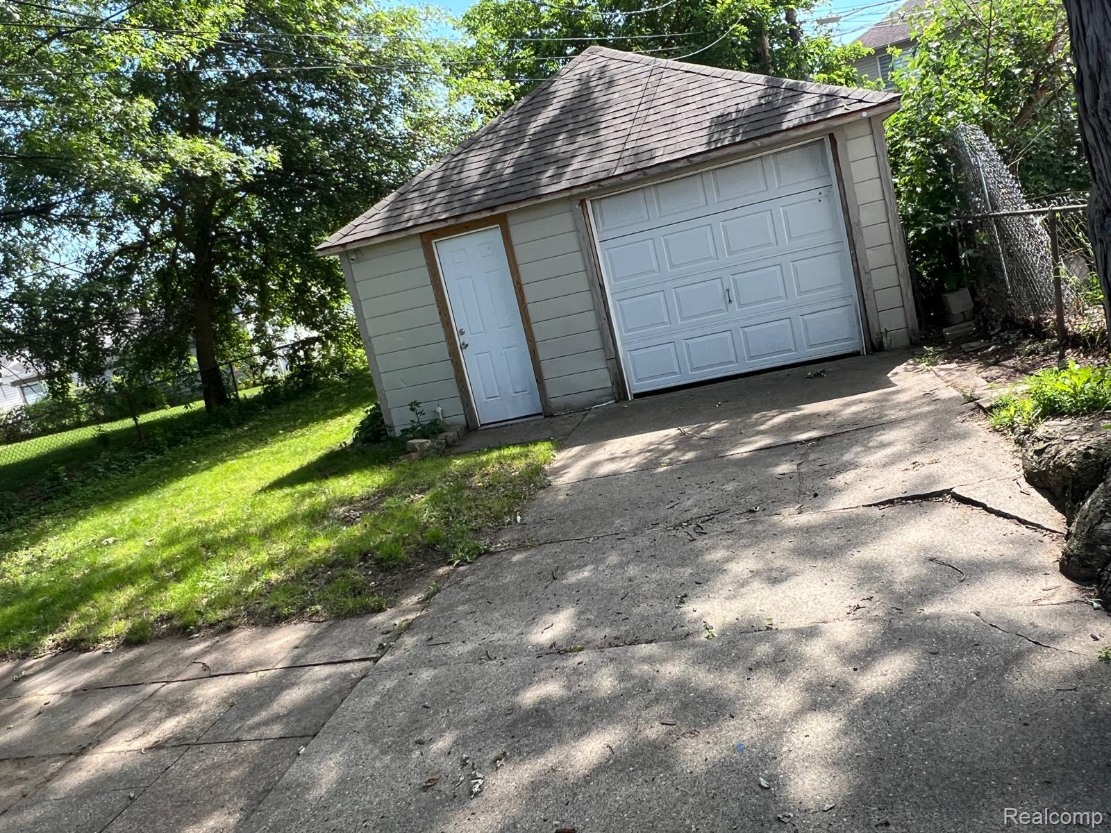 5694 Robindale Avenue Property Photo 16