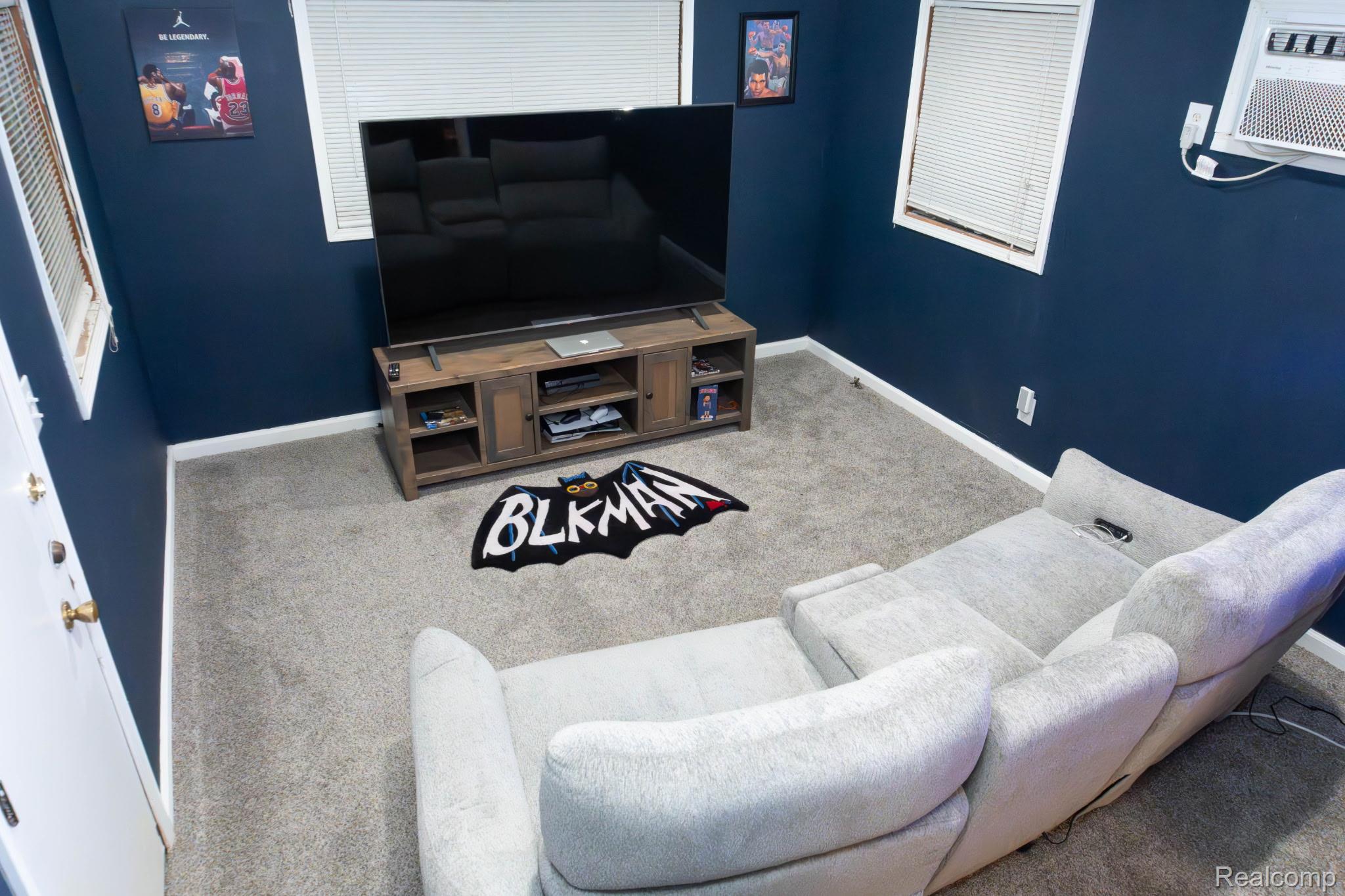 16729 Glastonbury Road Property Photo 8