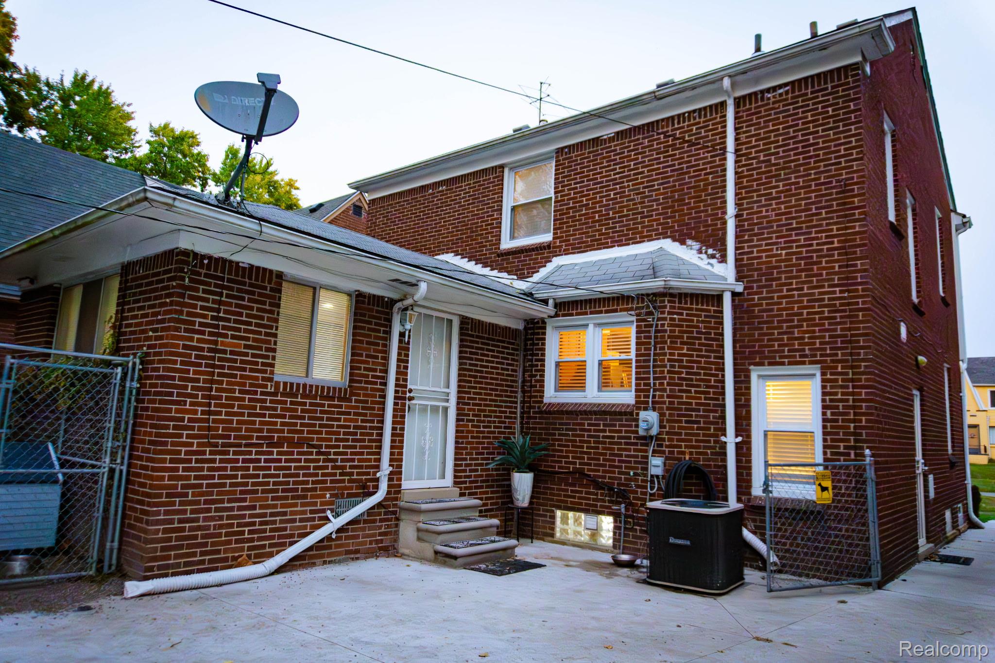 16729 Glastonbury Road Property Photo 17