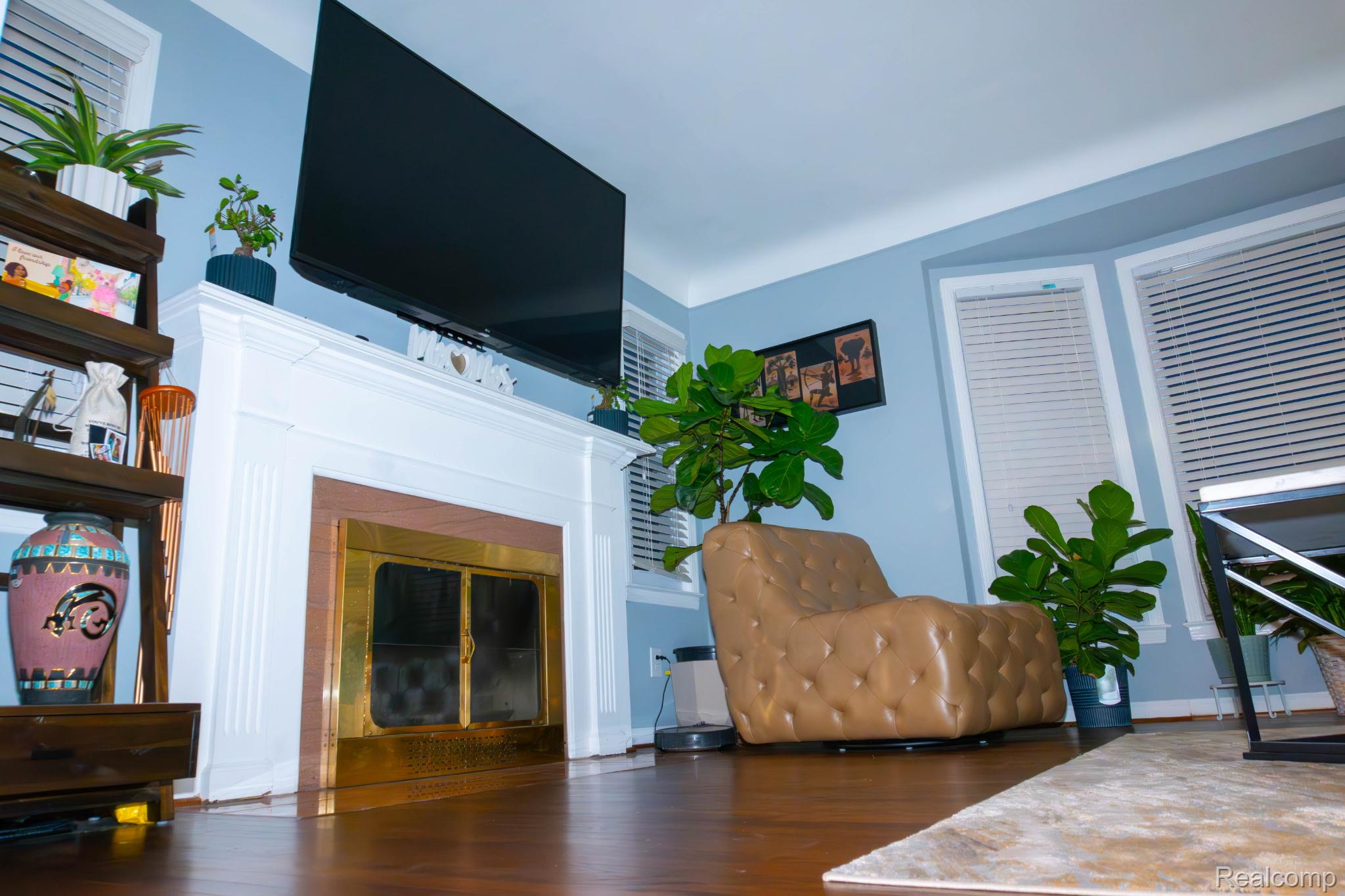 16729 Glastonbury Road Property Photo 19