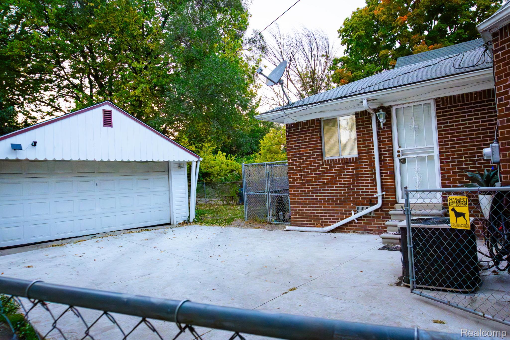 16729 Glastonbury Road Property Photo 20