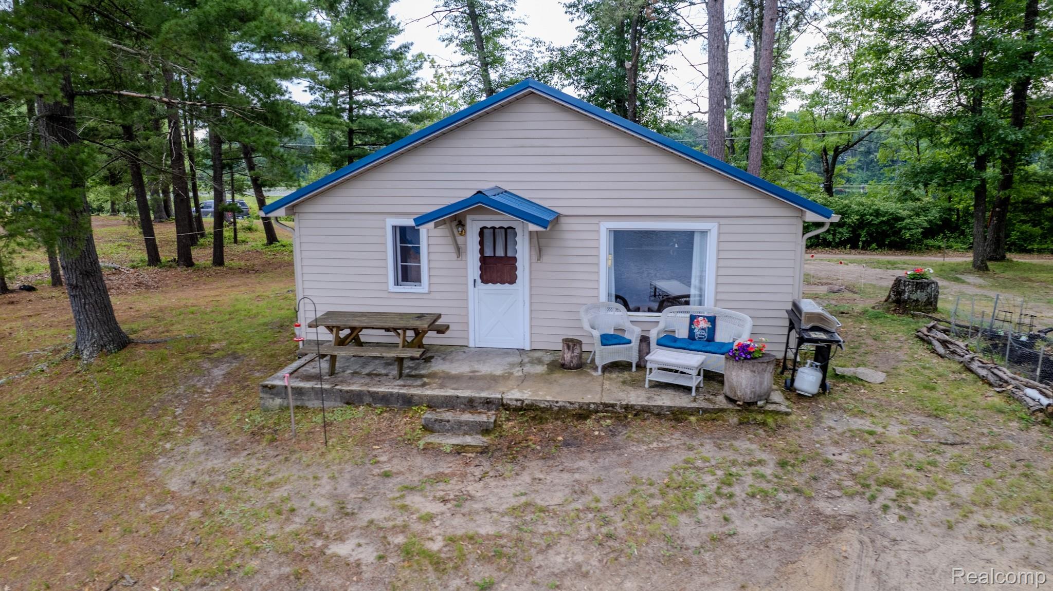 8272 Paradise Drive Property Photo 3