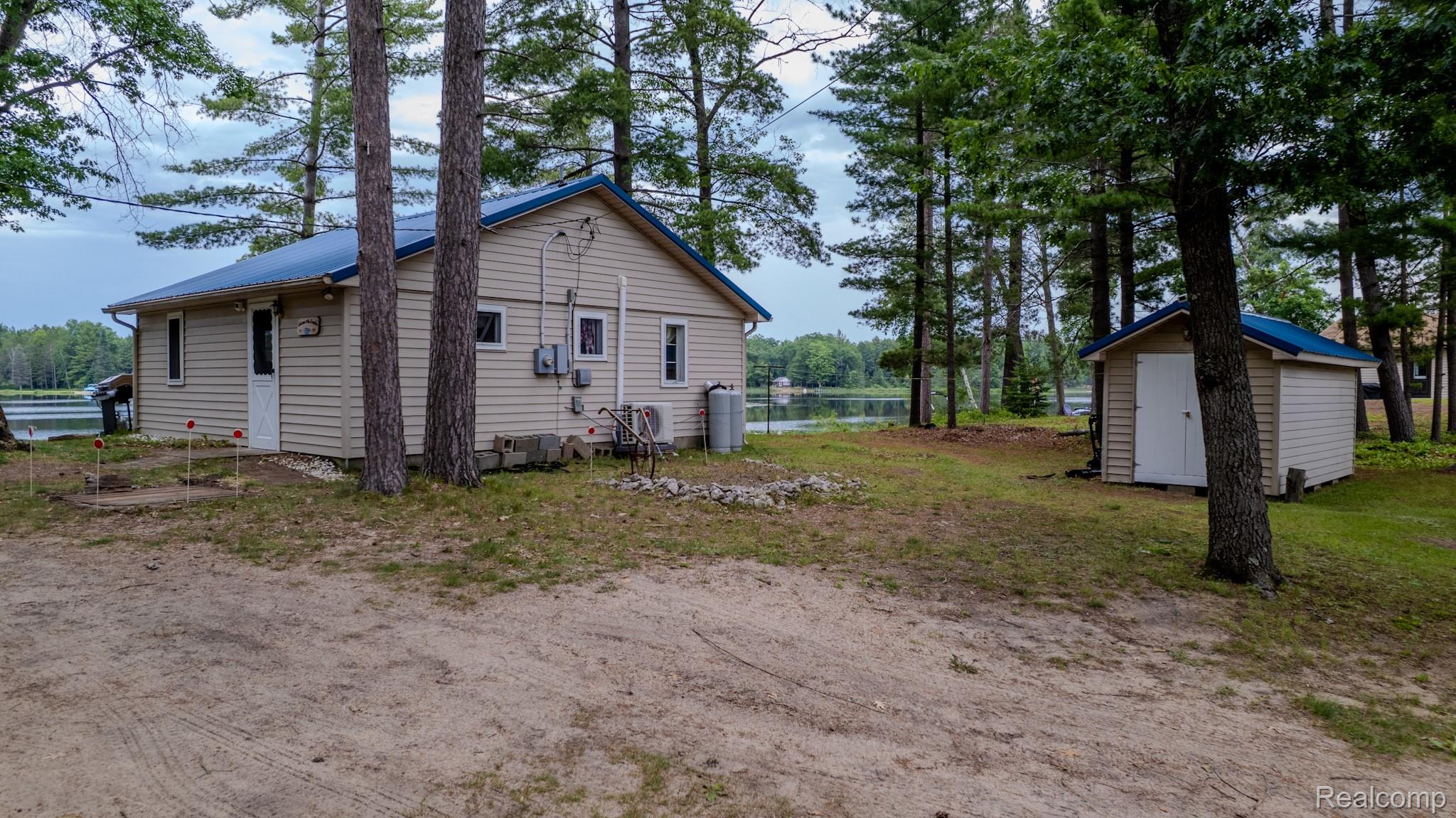 8272 Paradise Drive Property Photo 5