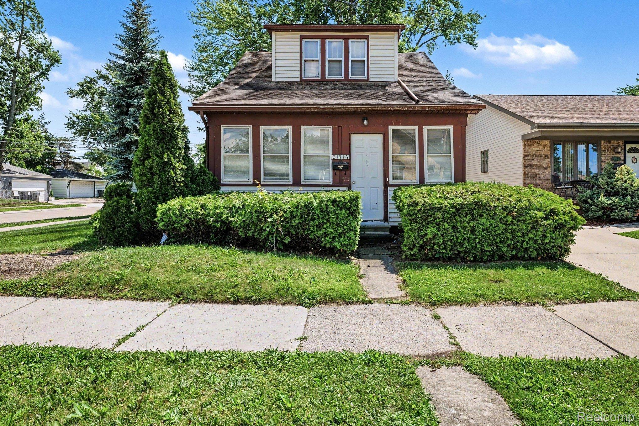 21716 Lakeview Street Property Photo 1