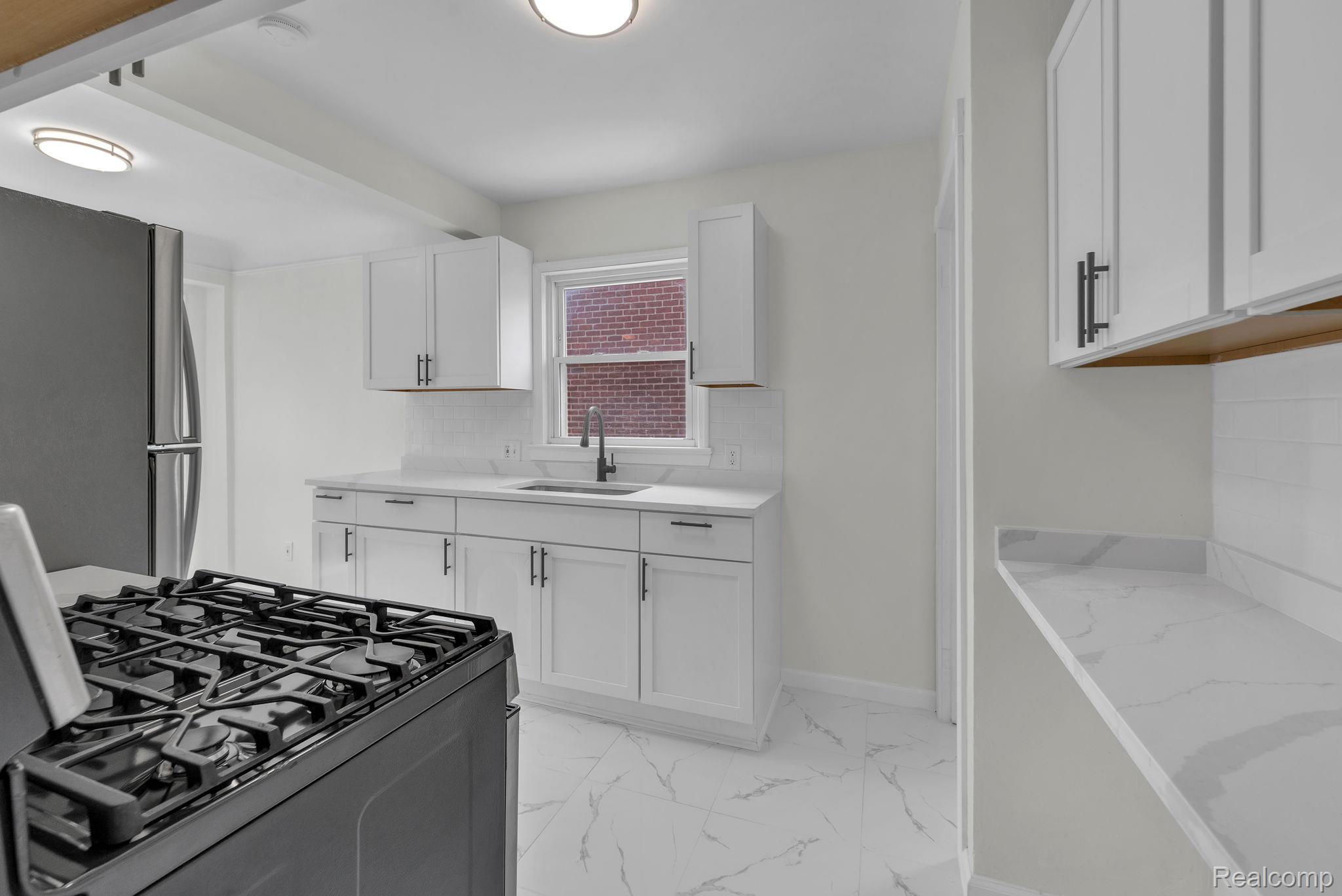 10015 Marion Property Photo 16