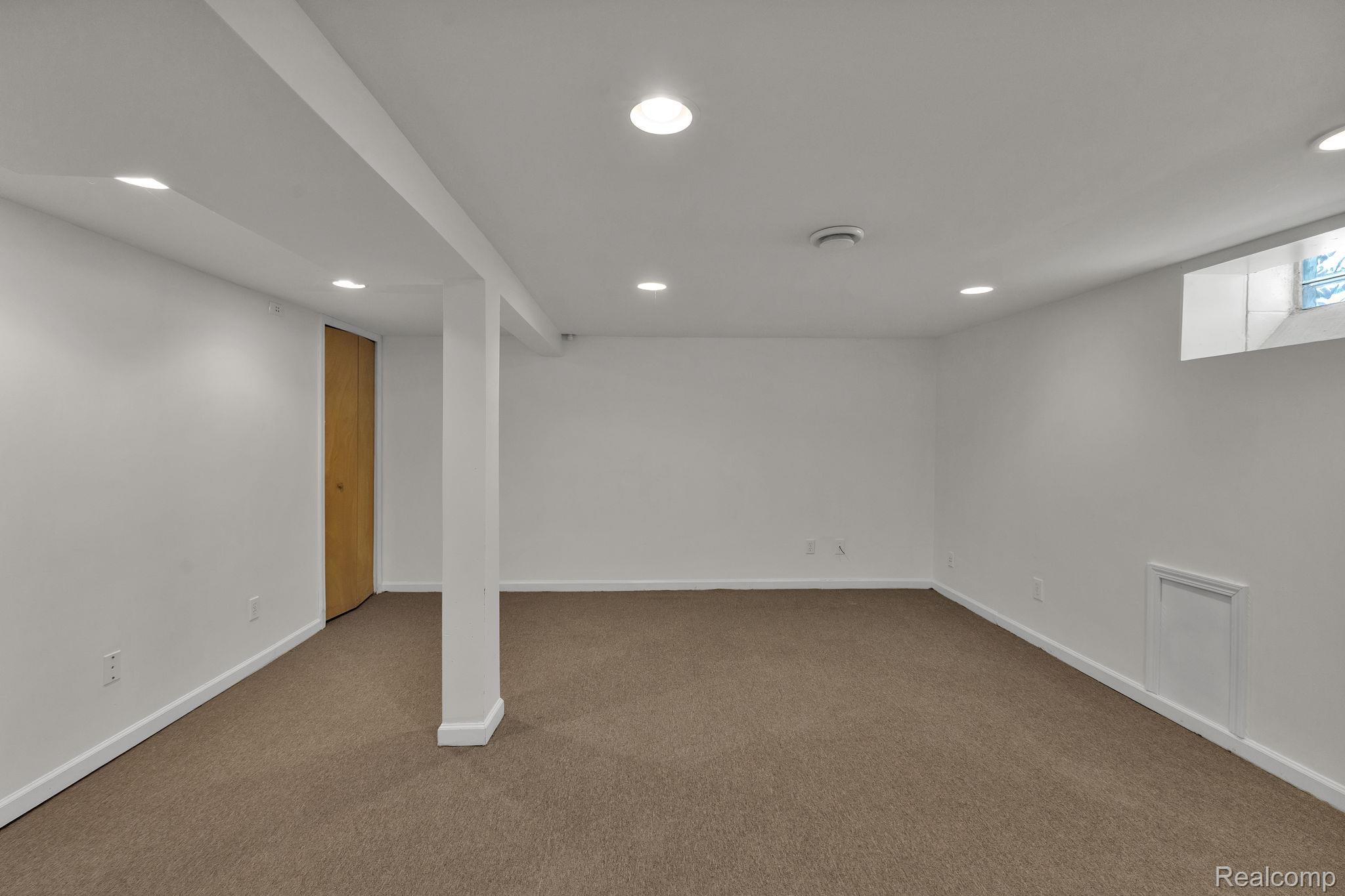 10015 Marion Property Photo 32