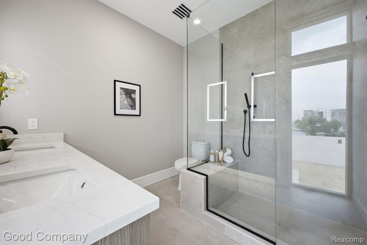 110 Austin Avenue 301 Property Photo 33