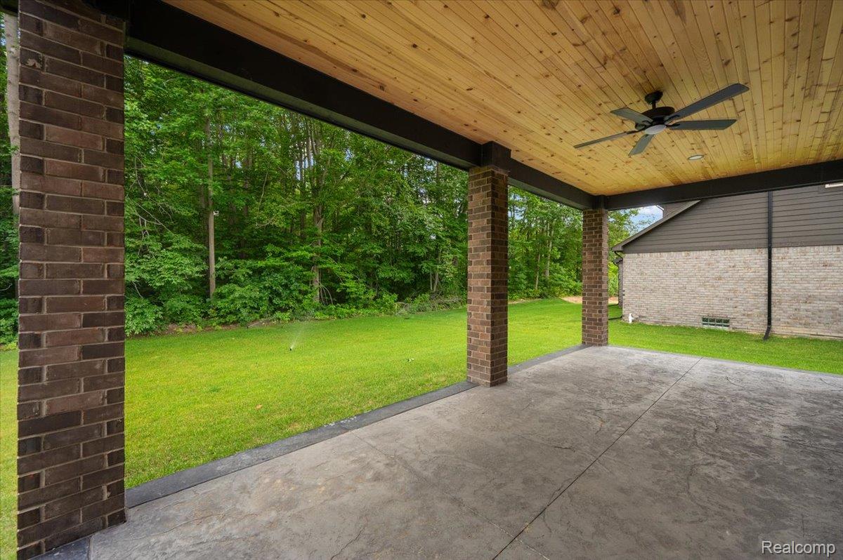 24318 Tullymore Drive Property Photo 9