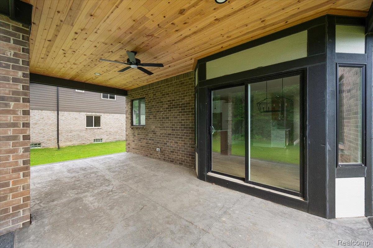 24318 Tullymore Drive Property Photo 10
