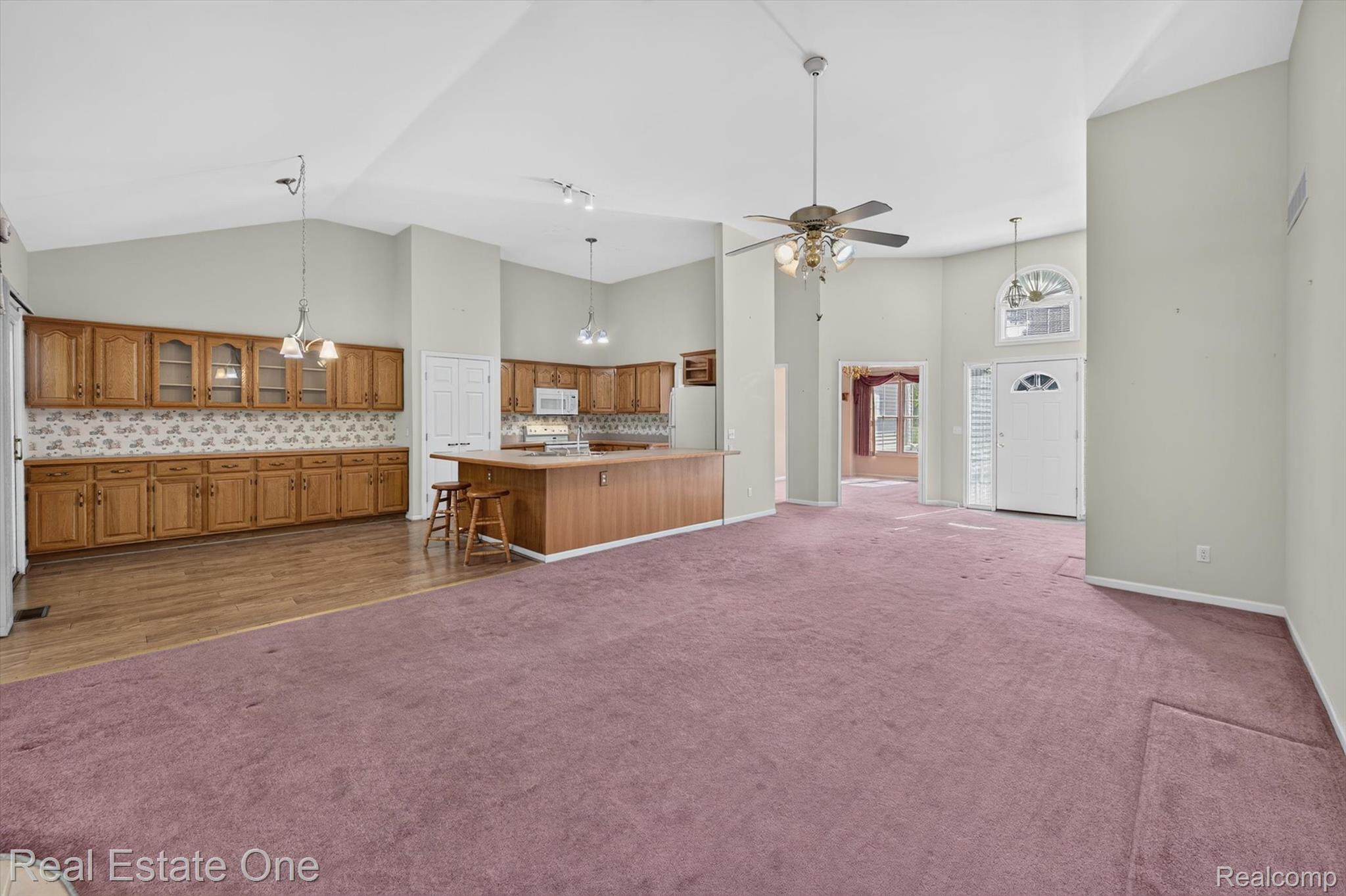 5128 Queensway Property Photo 9