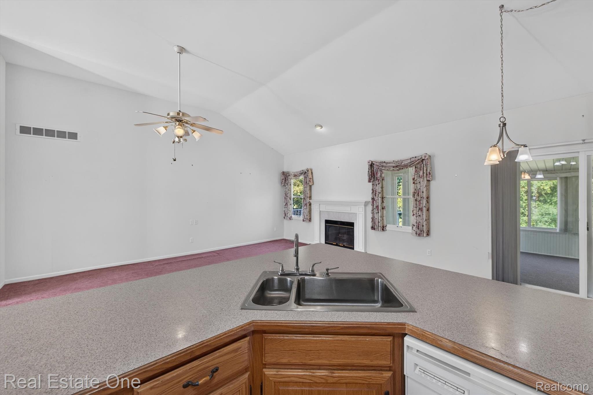5128 Queensway Property Photo 16