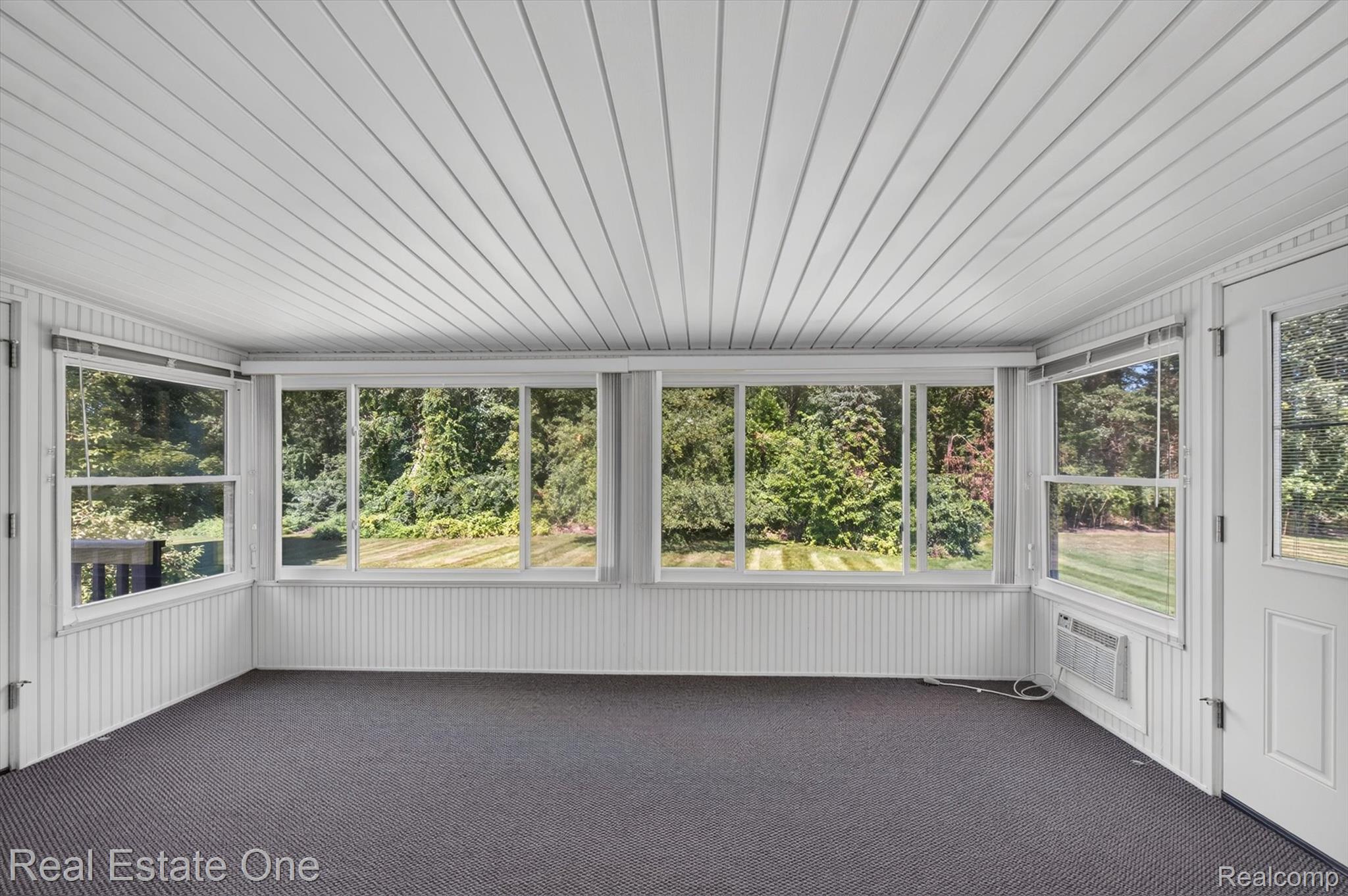 5128 Queensway Property Photo 20
