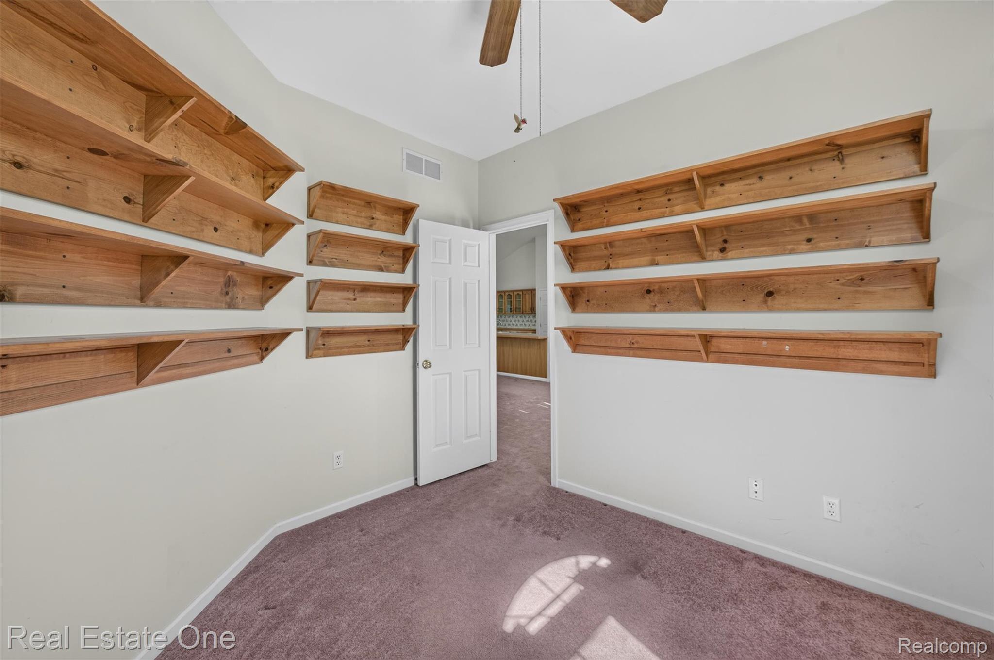 5128 Queensway Property Photo 23