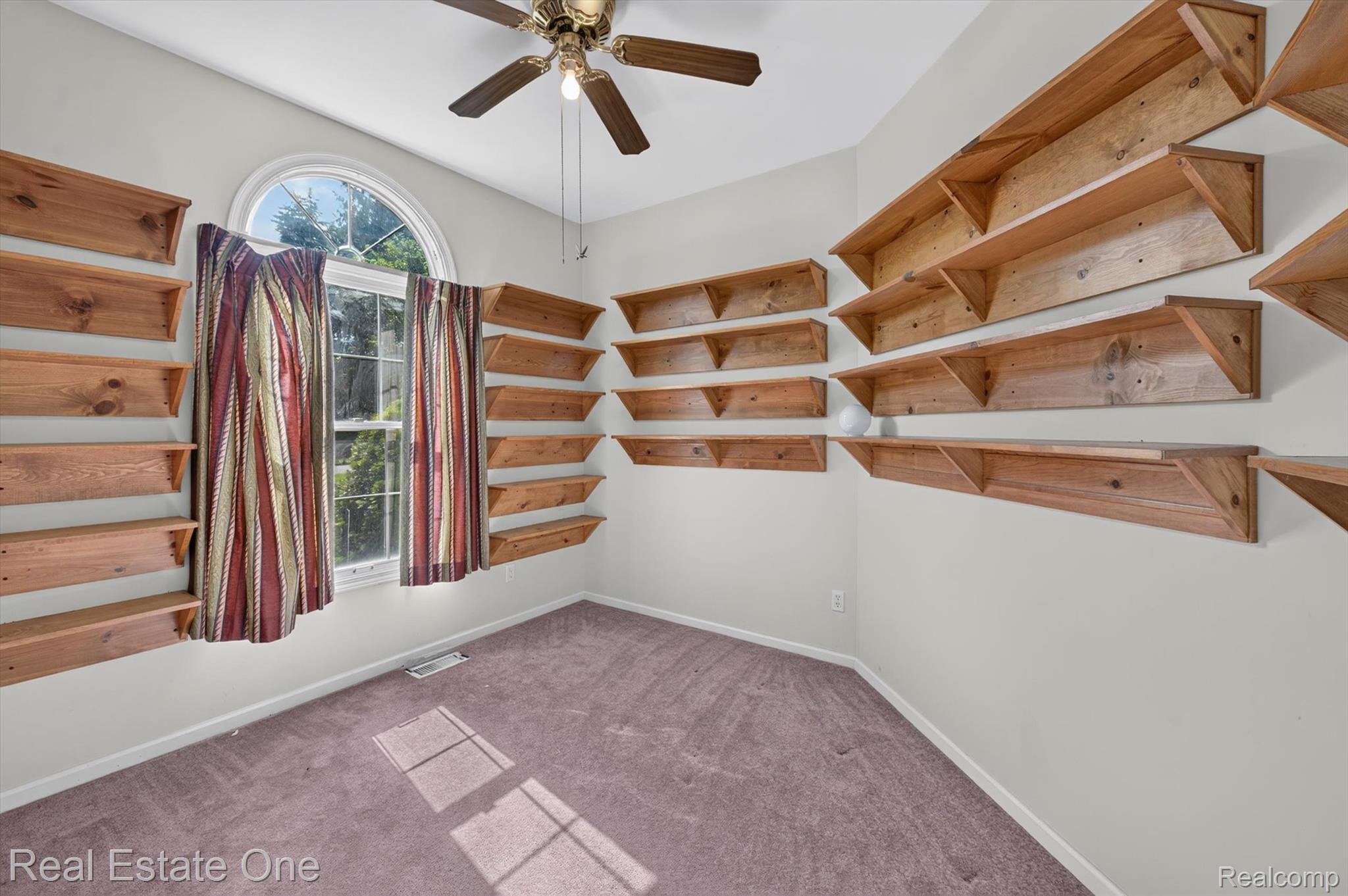 5128 Queensway Property Photo 24