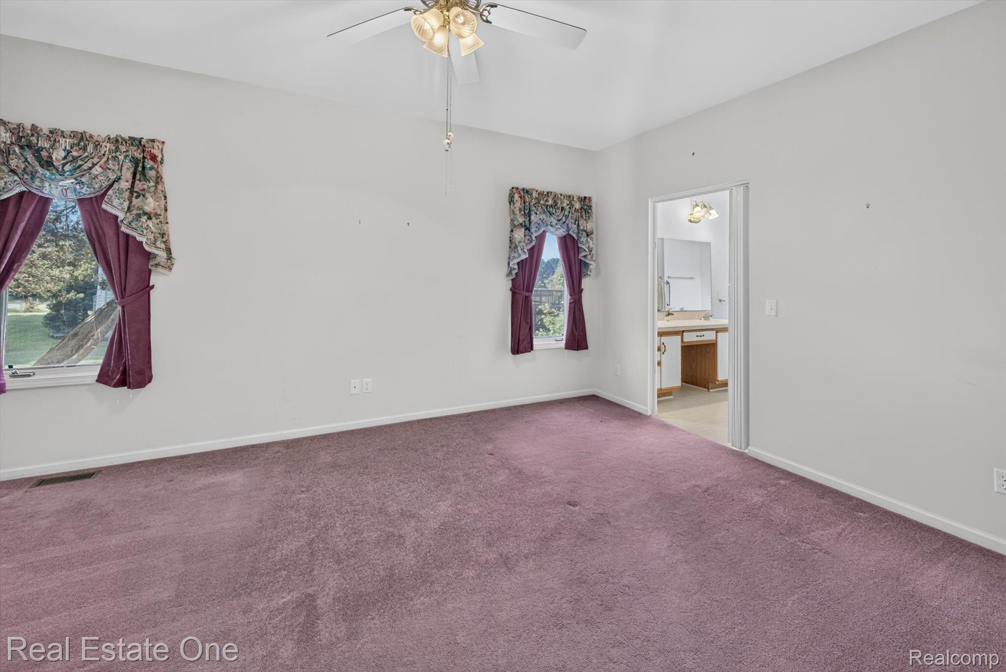 5128 Queensway Property Photo 25