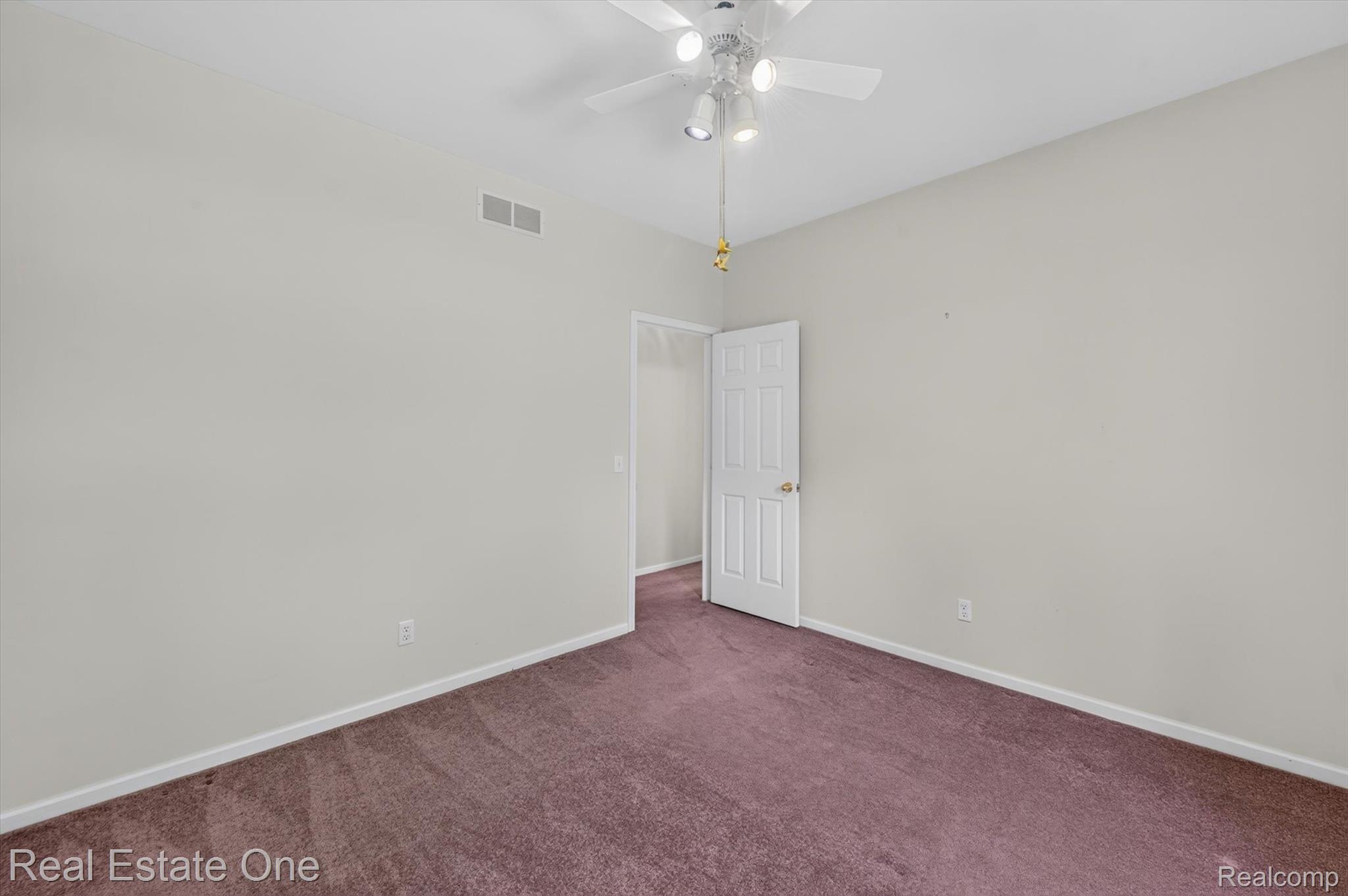 5128 Queensway Property Photo 33