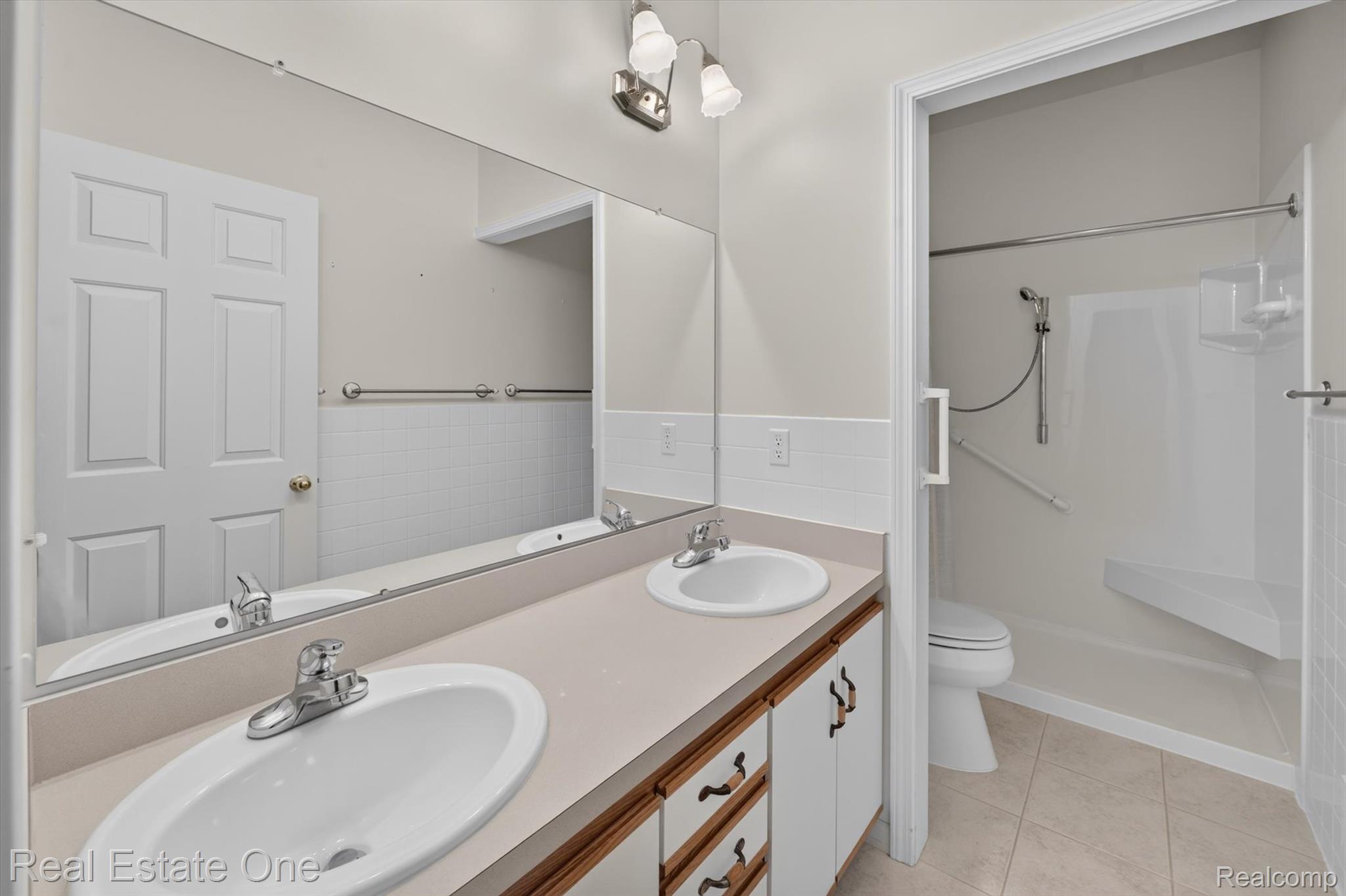 5128 Queensway Property Photo 34