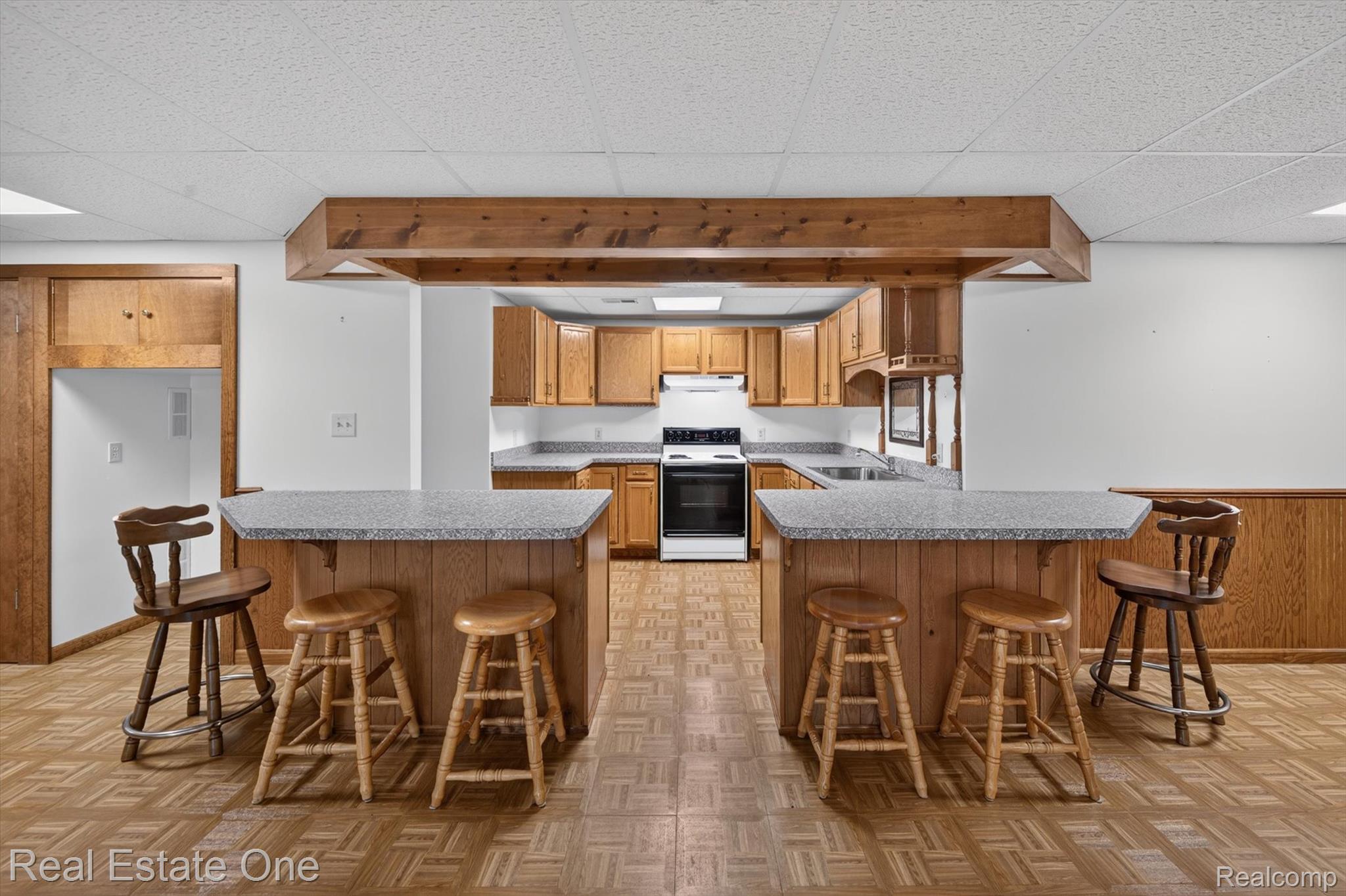 5128 Queensway Property Photo 40
